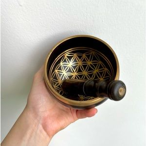 Goddess Provisions singing bowl with felt stand